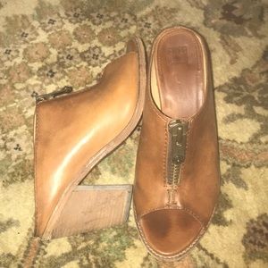 Gorgeous FRYE Izzy mules